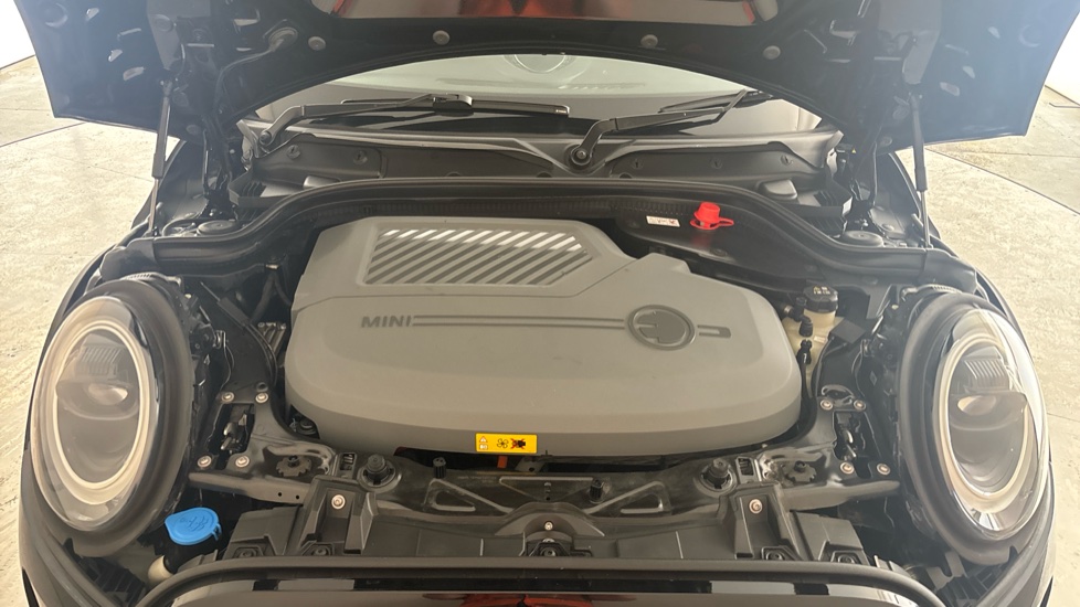 MINI HATCHBACK Image 16