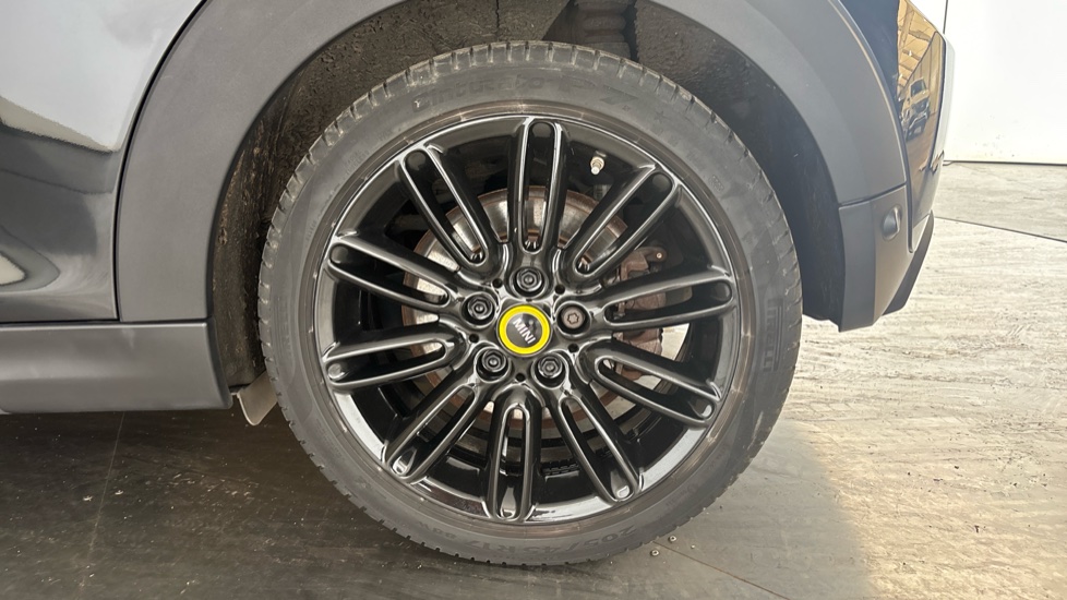 MINI HATCHBACK Image 18