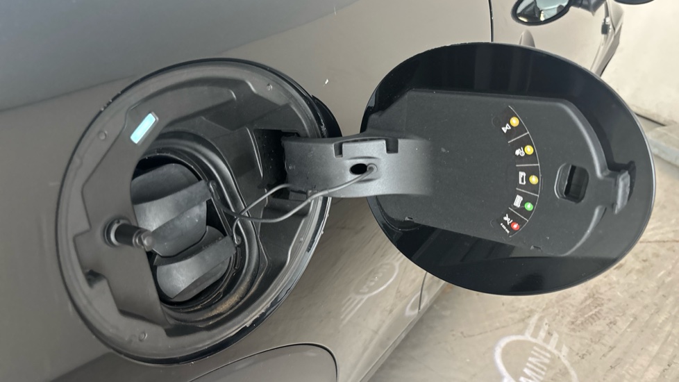 MINI HATCHBACK Image 21