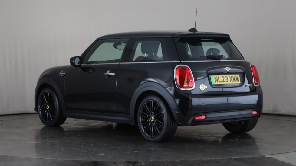MINI HATCHBACK Image 3