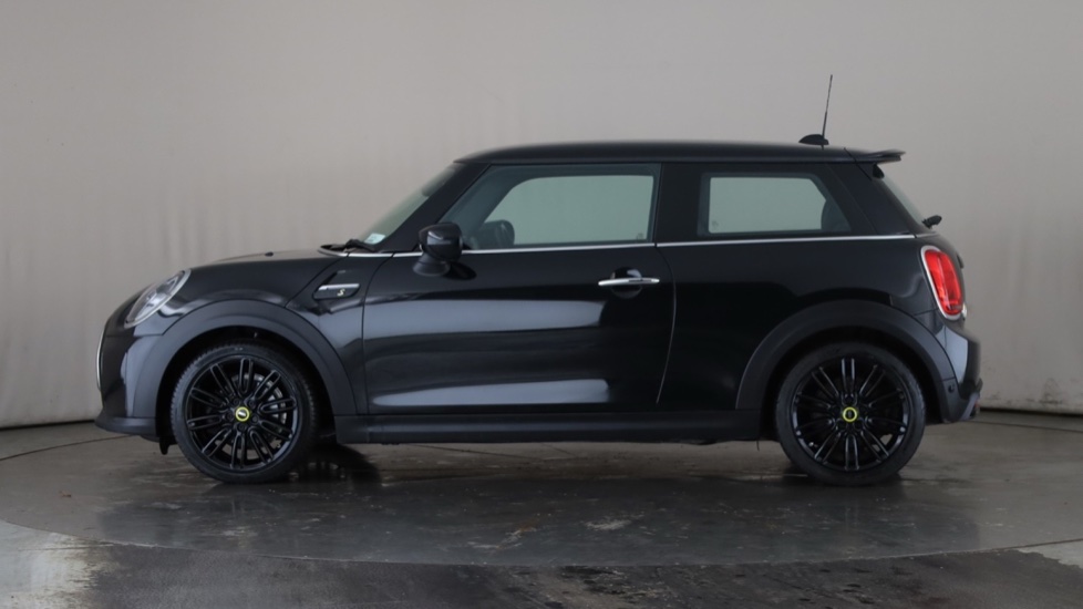 MINI HATCHBACK Image 2