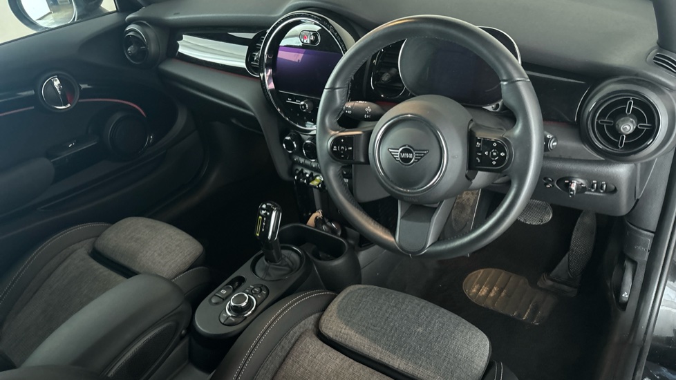 MINI HATCHBACK Image 9