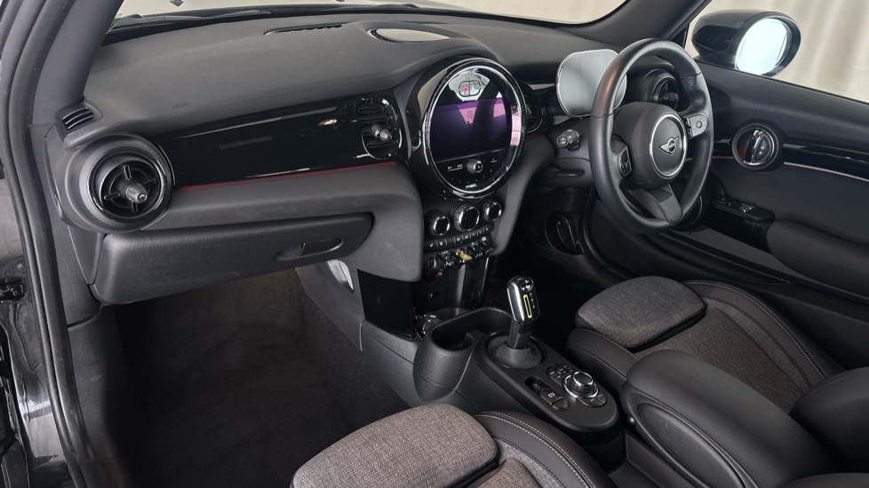 MINI HATCHBACK Image 10