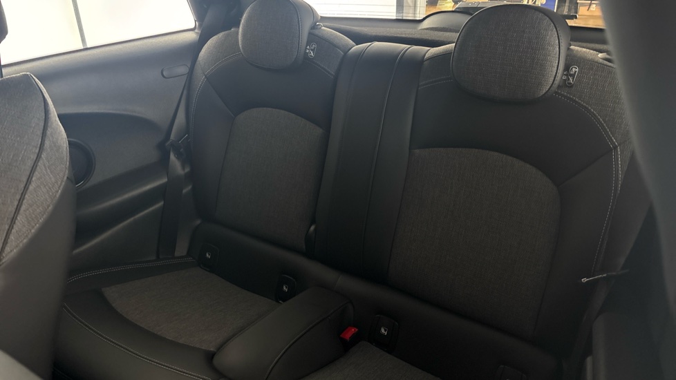 MINI HATCHBACK Image 14