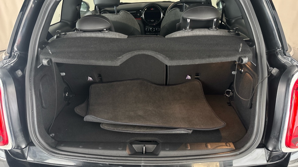 MINI HATCHBACK Image 15