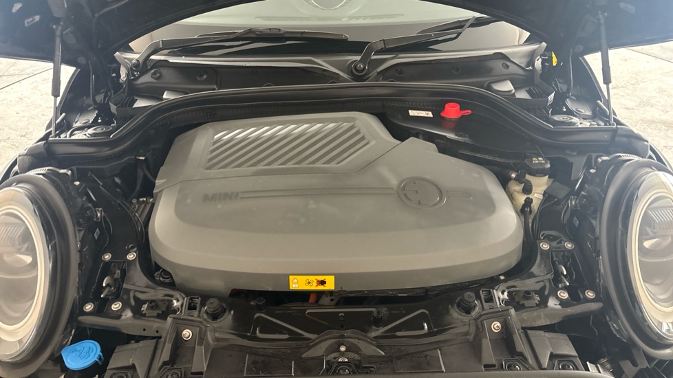 MINI HATCHBACK Image 16