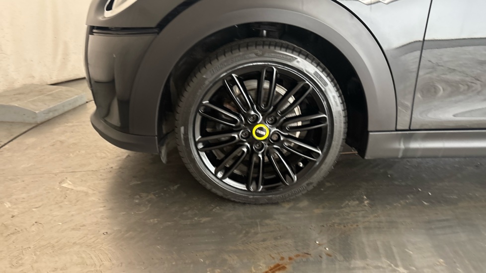 MINI HATCHBACK Image 17