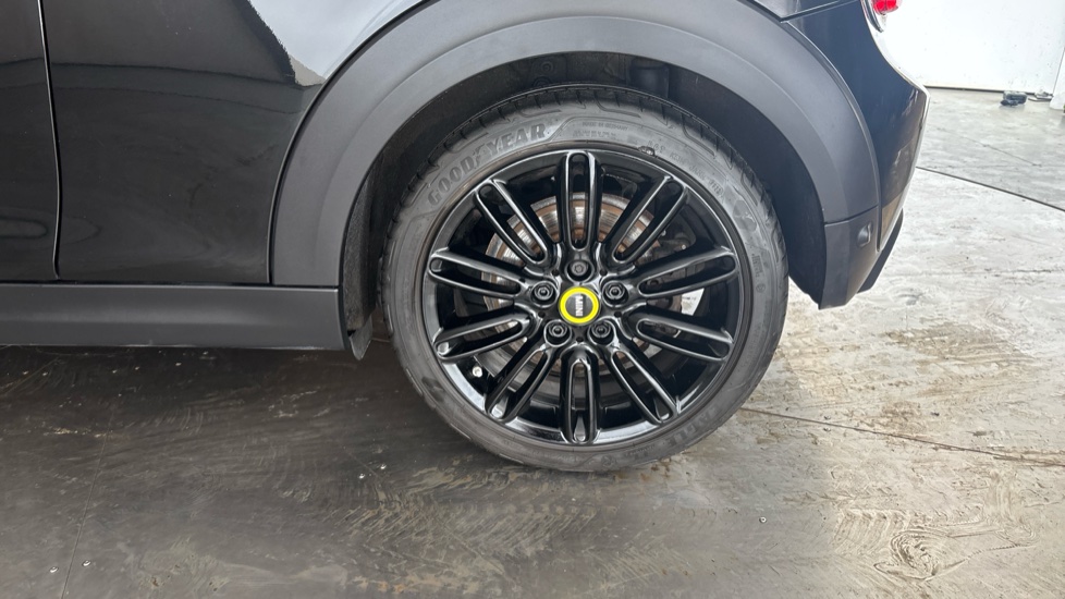 MINI HATCHBACK Image 18