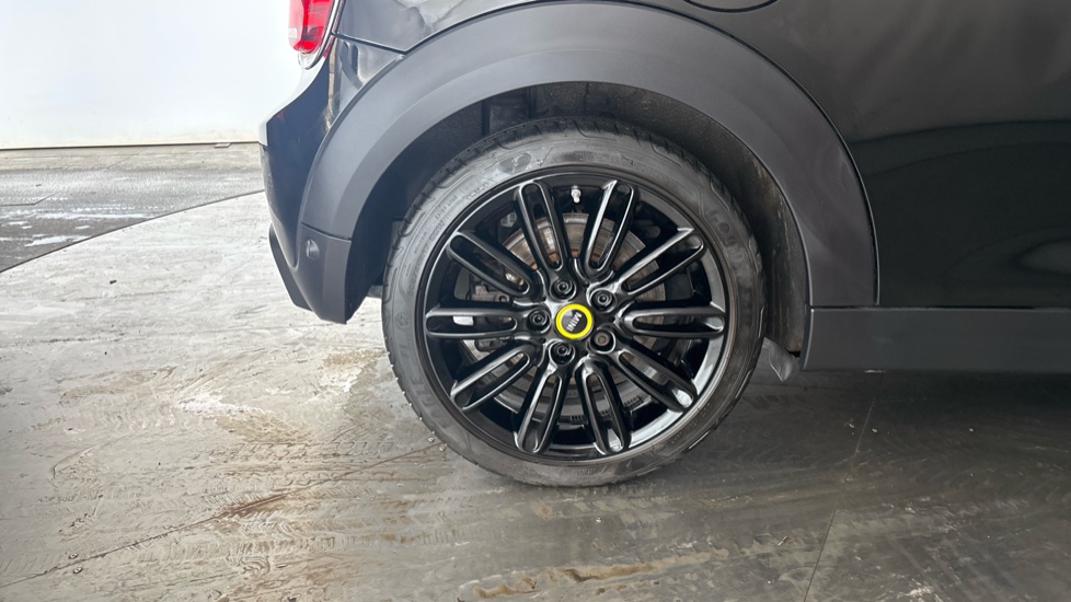 MINI HATCHBACK Image 19