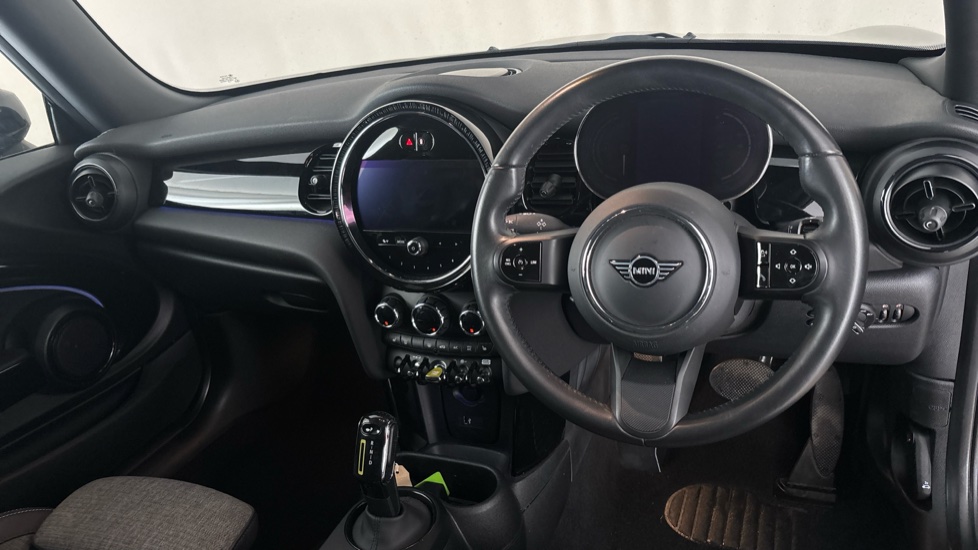 MINI HATCHBACK Image 9