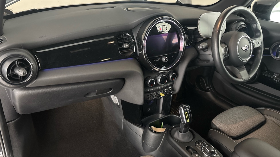 MINI HATCHBACK Image 10