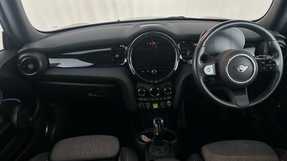 MINI HATCHBACK Image 11
