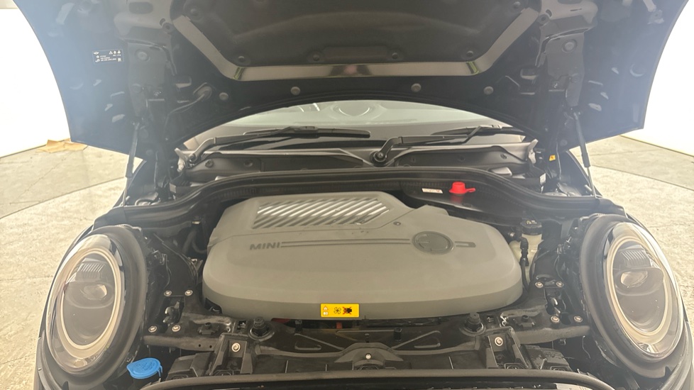 MINI HATCHBACK Image 16