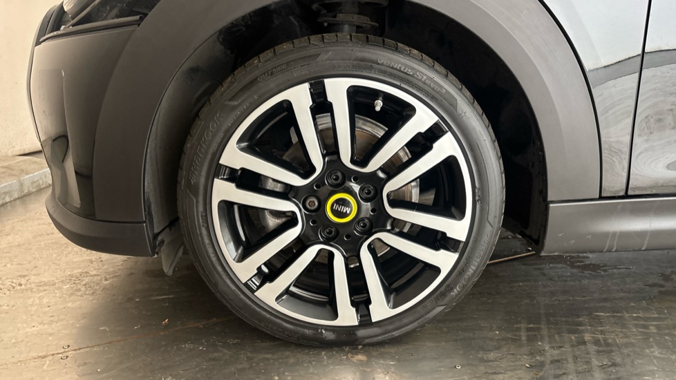 MINI HATCHBACK Image 17