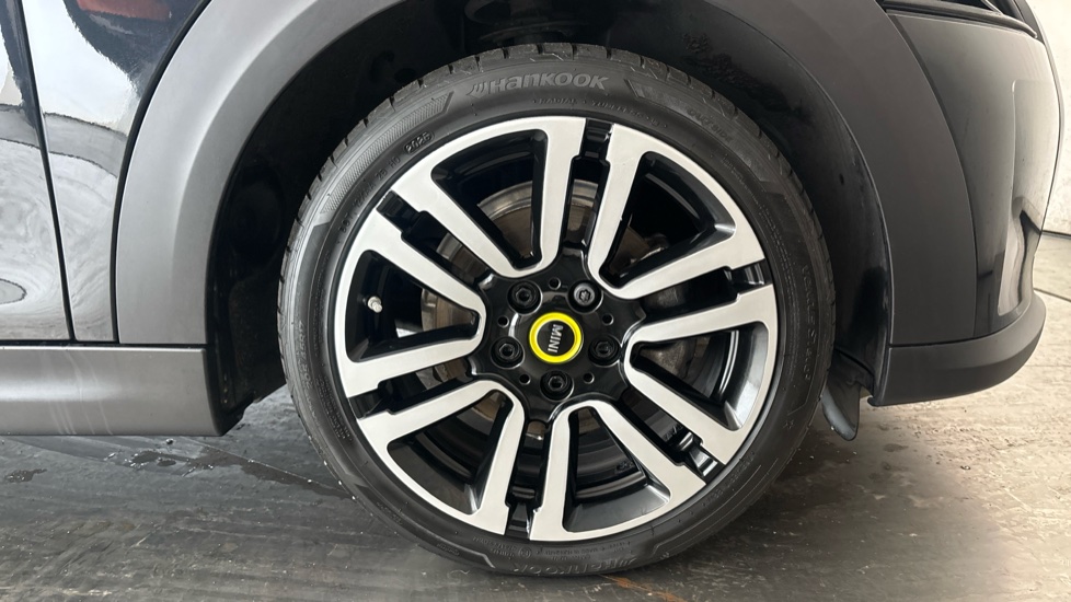 MINI HATCHBACK Image 20