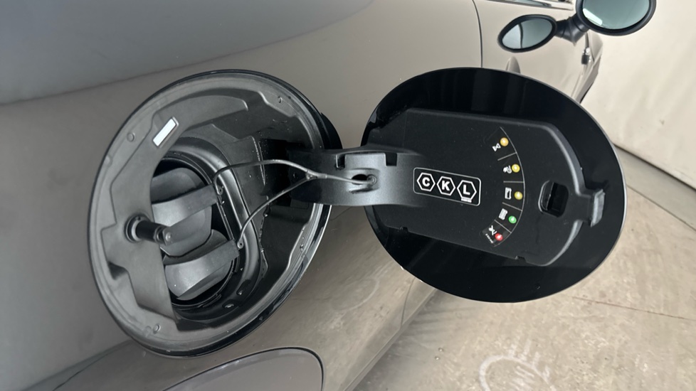 MINI HATCHBACK Image 21