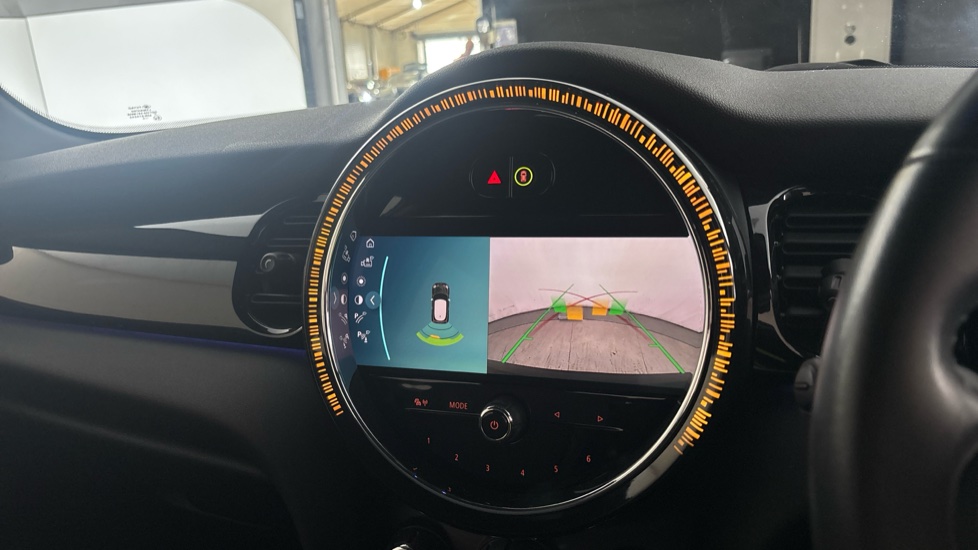 MINI HATCHBACK reverse camera