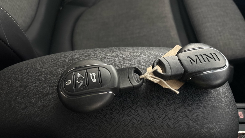 MINI HATCHBACK two keys