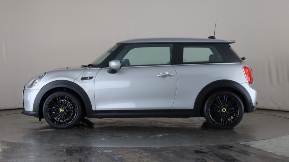 MINI HATCHBACK Image 2