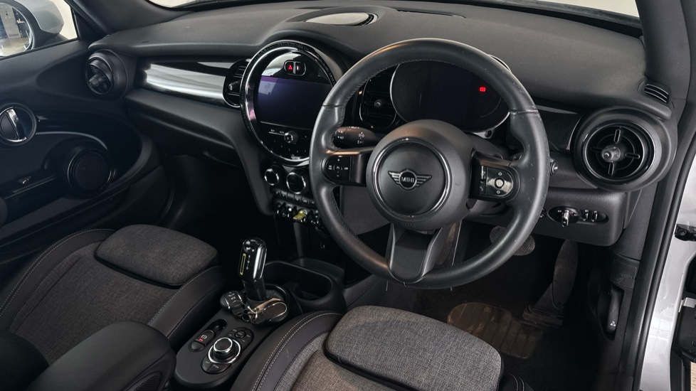MINI HATCHBACK Image 9