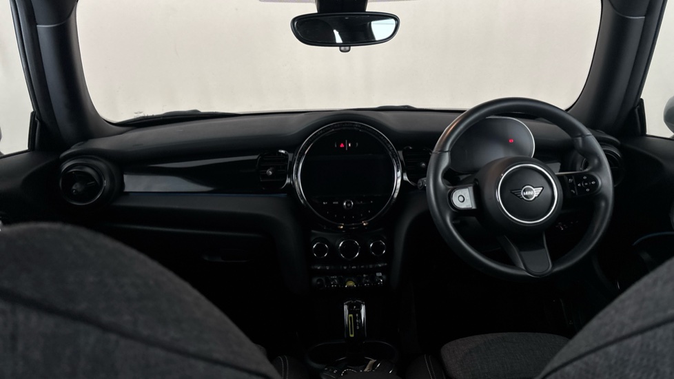 MINI HATCHBACK Image 11
