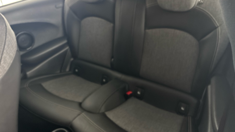 MINI HATCHBACK Image 14
