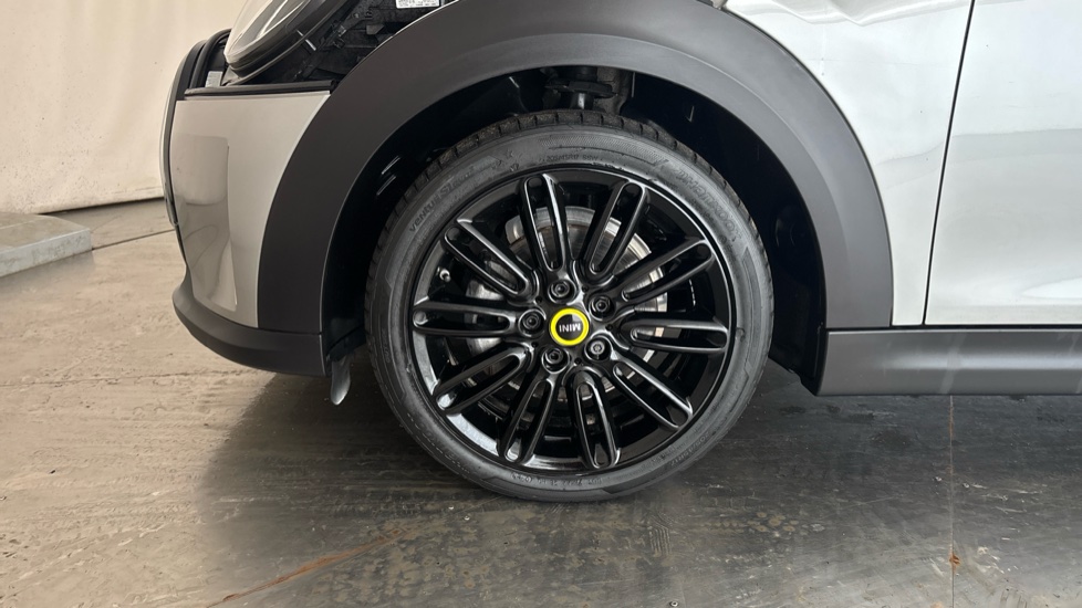 MINI HATCHBACK Image 17