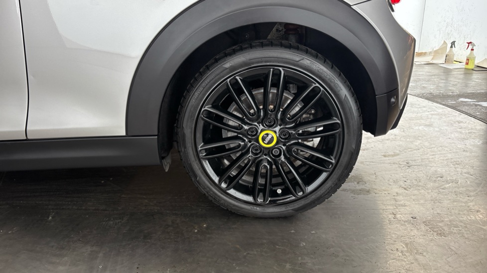 MINI HATCHBACK Image 18