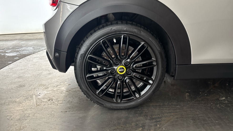 MINI HATCHBACK Image 19