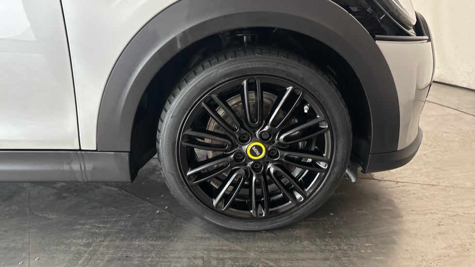 MINI HATCHBACK Image 20