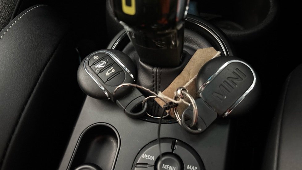MINI HATCHBACK 2 keys