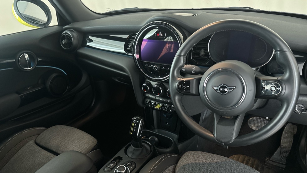 MINI HATCHBACK Image 9