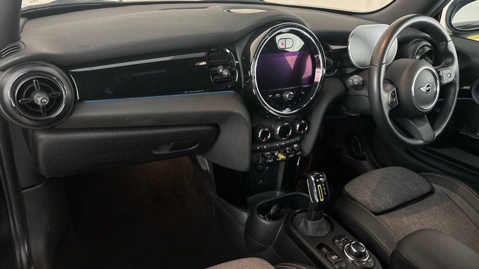 MINI HATCHBACK Image 10