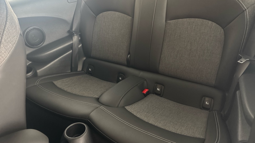 MINI HATCHBACK Image 14