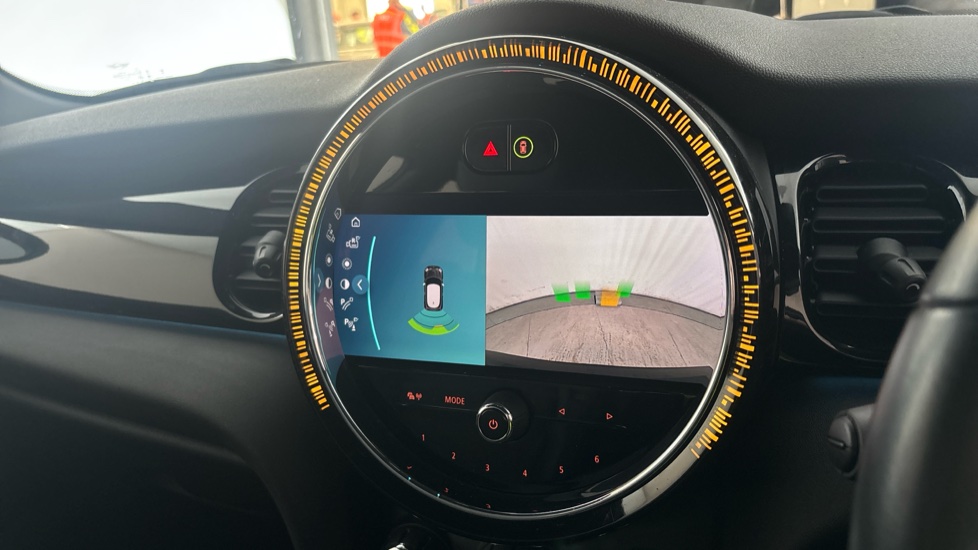 MINI HATCHBACK reverse camera