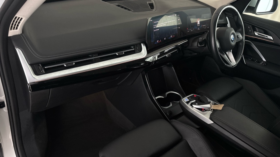 BMW iX1 Image 10