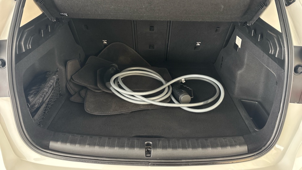 BMW iX1 Image 15