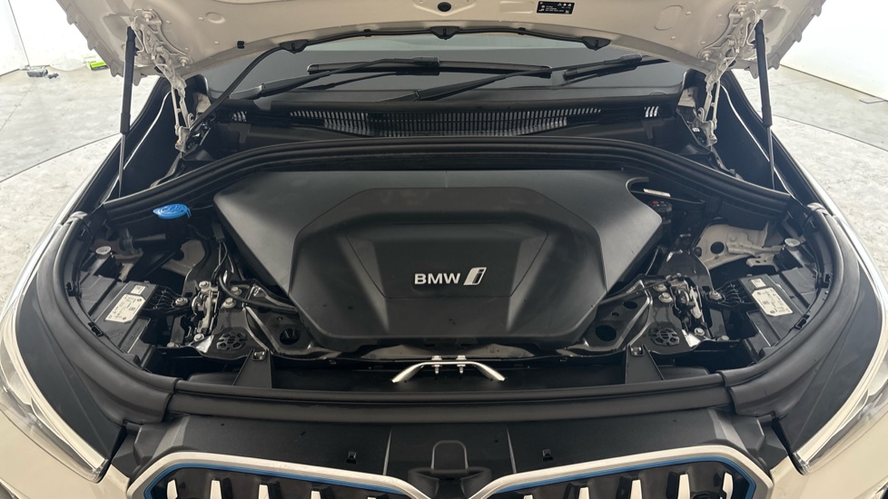 BMW iX1 Image 16