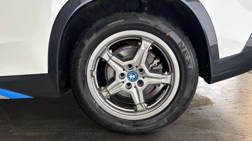 BMW iX1 Image 18