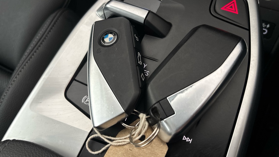 BMW iX1 2 keys