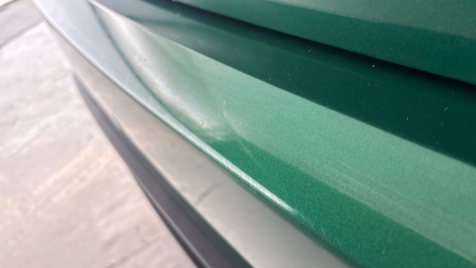 MINI HATCHBACK dent