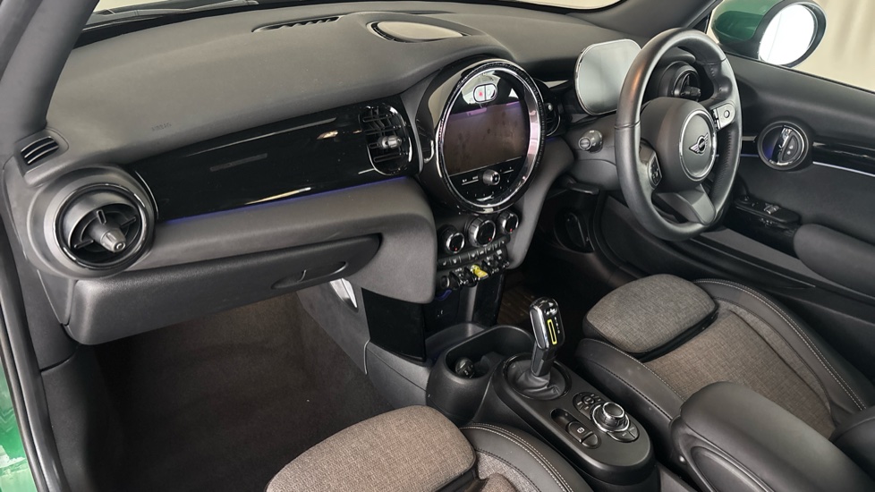 MINI HATCHBACK Image 10