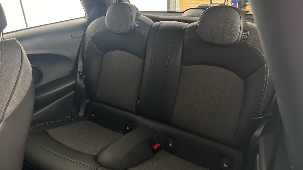MINI HATCHBACK Image 14