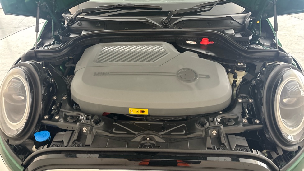 MINI HATCHBACK Image 16