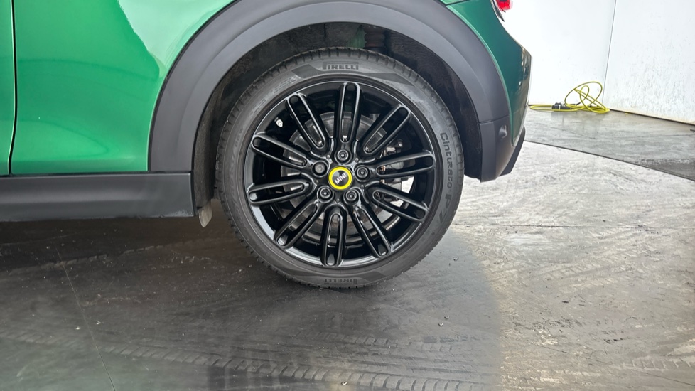 MINI HATCHBACK Image 18