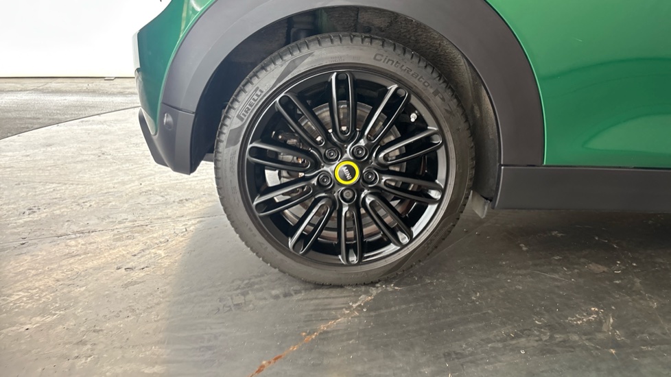 MINI HATCHBACK Image 19