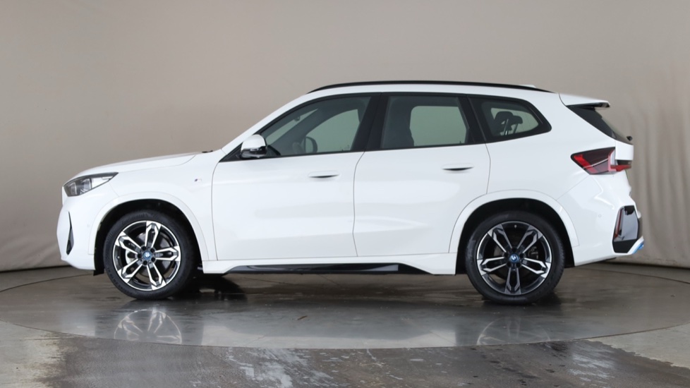 BMW iX1 Image 2