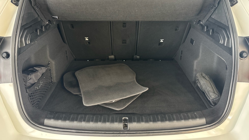 BMW iX1 Image 15