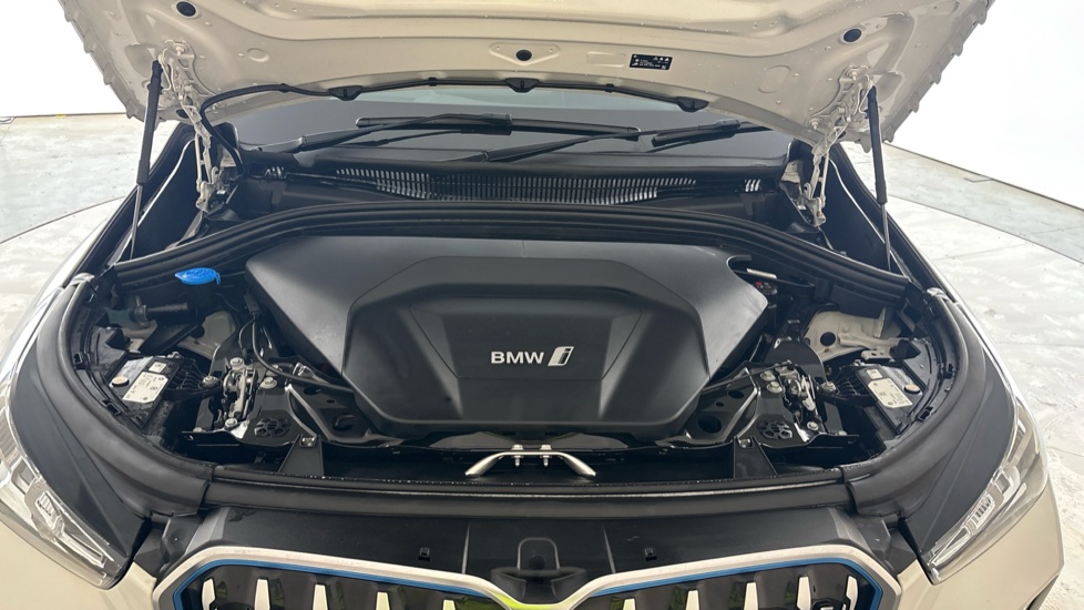 BMW iX1 Image 16