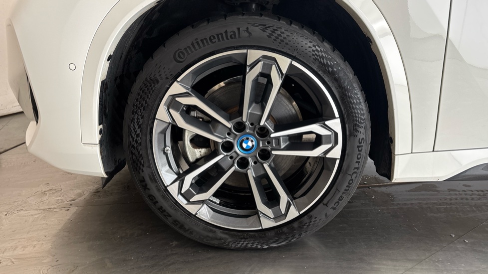 BMW iX1 Image 17